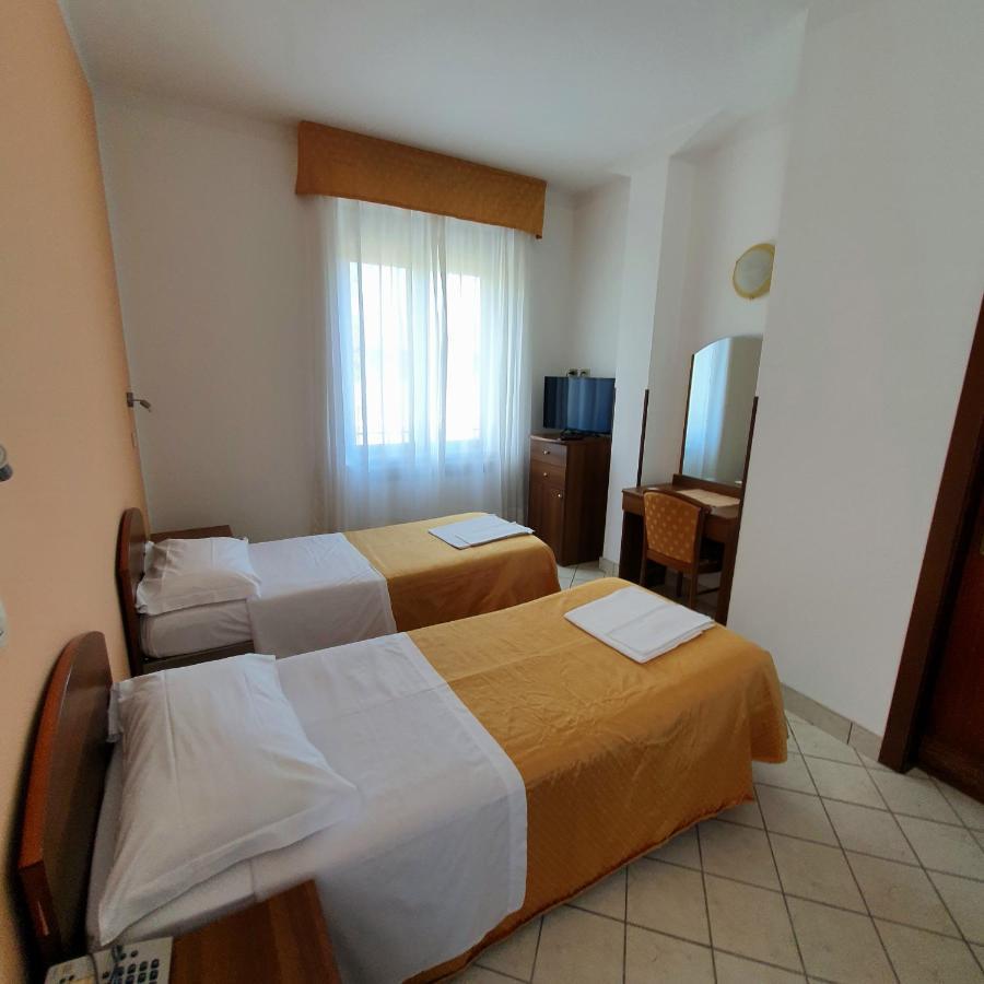 Hotel Perla Massa Lombarda Exteriér fotografie