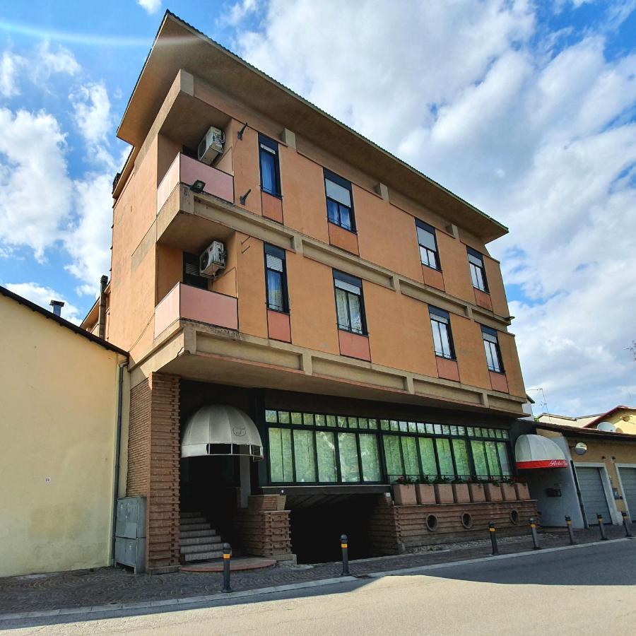 Hotel Perla Massa Lombarda Exteriér fotografie