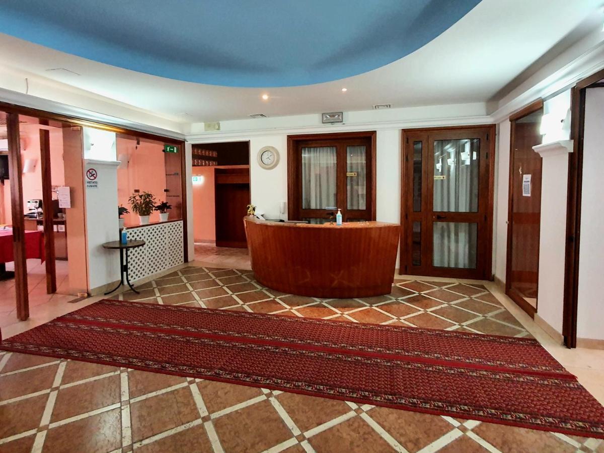 Hotel Perla Massa Lombarda Exteriér fotografie